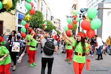 Papá Noel recibe el cariño de cientos de niños de Telde (Foto Antonio Alí y TA)